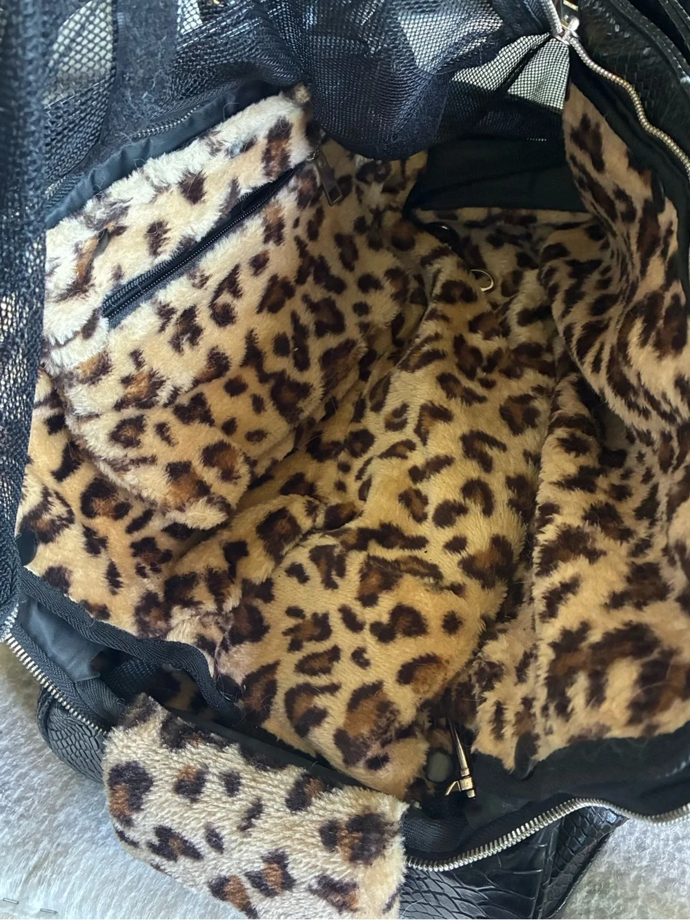 JCLA Jeanne Chinn Los Angeles Bond Girl Smuggler Deluxe Pet Purse
